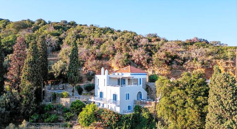 Holiday apartment with patio, yard & BBQ | Good for workation | Pets are welcome in Andros