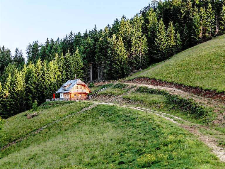 Fully equipped vacation home with garden, sauna & hot tub | Mountain view | Pet-friendly — photo 4