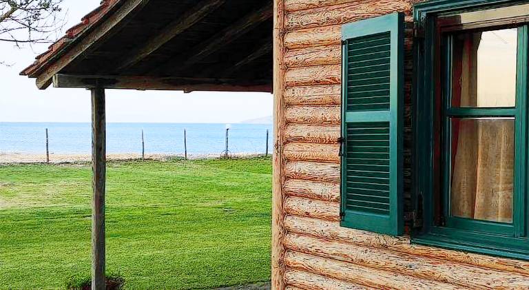 Lovely vacation home with terrace, barbeque & yard | Beach nearby | Pet-friendly in Aristotelis