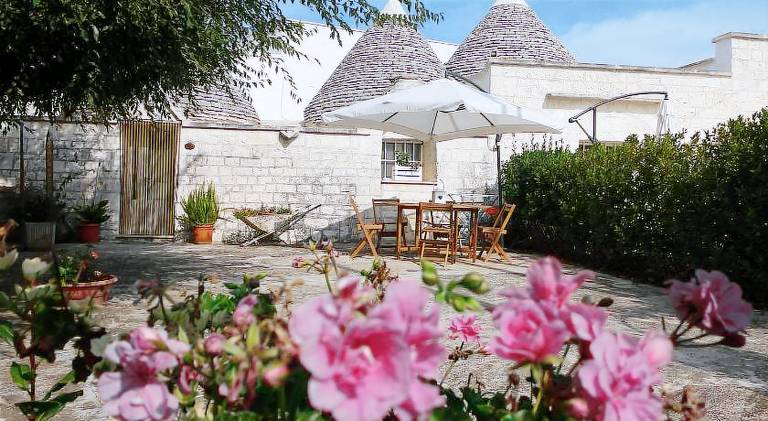 Vacation home with yard, BBQ & pool | Pet-friendly in Locorotondo