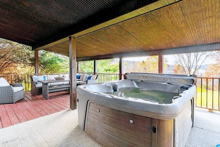 House Roaring Brook Township