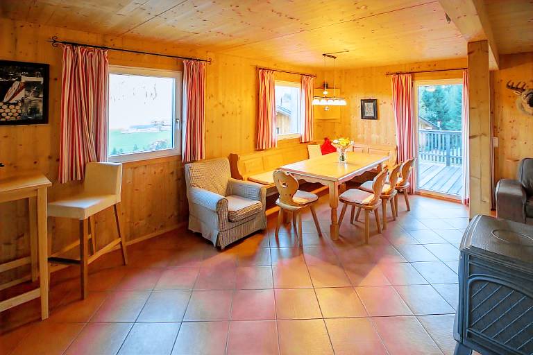 Nice chalet with patio, pool & yard | Next to the ski | Pets are welcome — photo 3