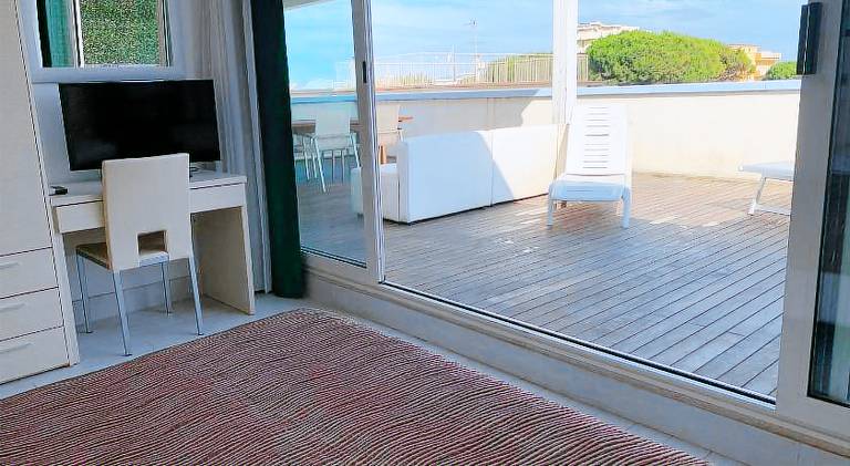 Wonderful serviced apartment with terrace & yard | Beach nearby | Pets allowed — photo 4