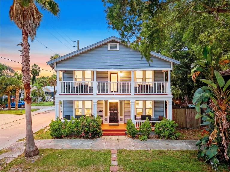 Cozy First Floor Tampa Apartment