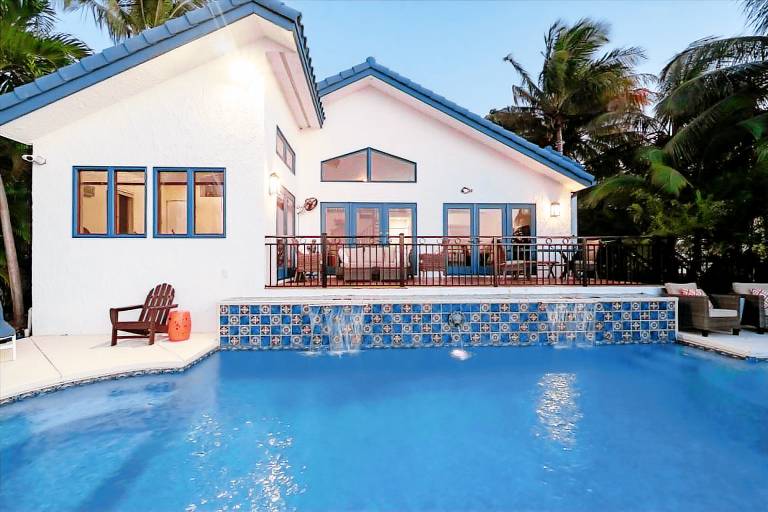 Villa with terrace & pool — photo 5
