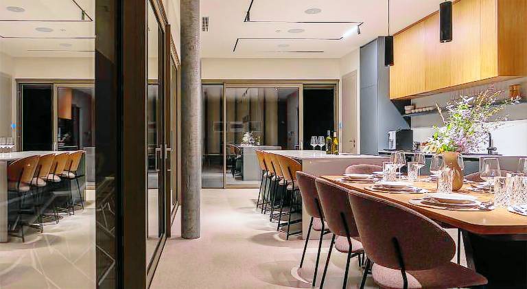 Villa with pool — photo 4