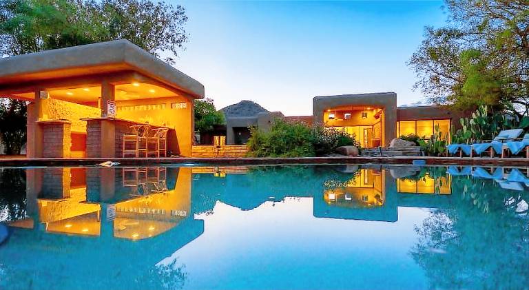 Fully equipped big villa with BBQ, hot tub & terrace | Suitable for remote work | Pet-friendly in Paradise Valley, AZ
