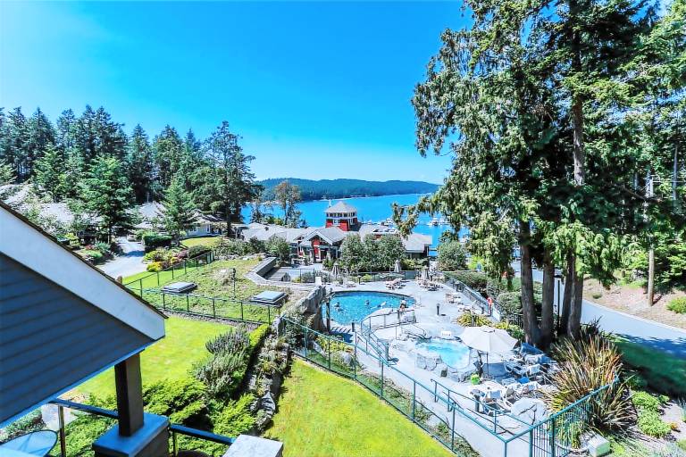 Resort Mayne Island