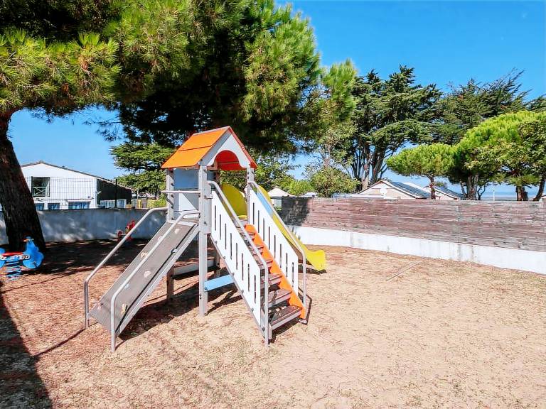 Vacation home with BBQ, heated pool & patio | Sea view — photo 3