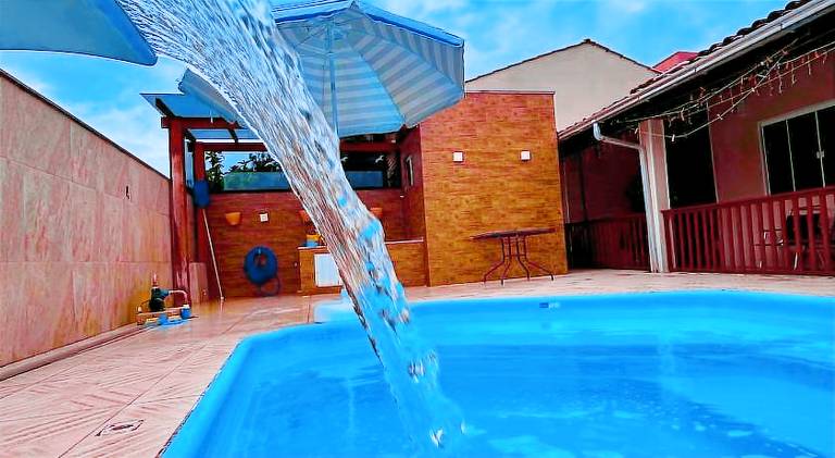Vacation home with pool in Penha