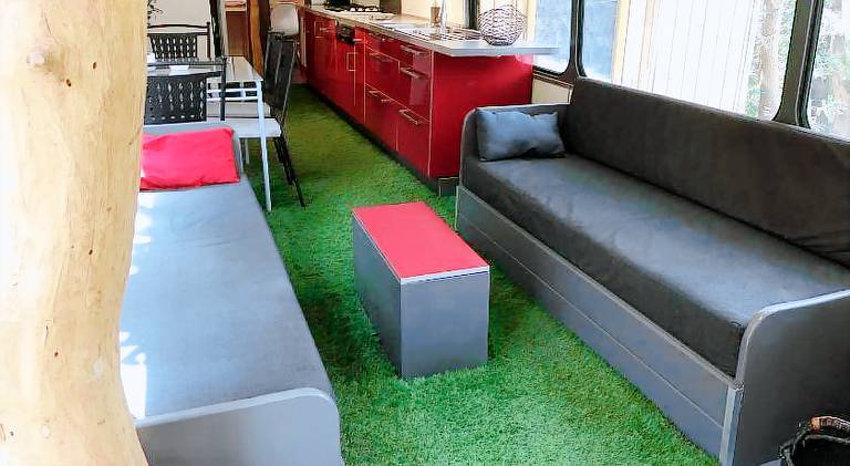 House with pool — photo 3