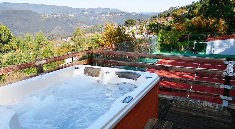 Beautiful vacation home with hot tub, pool & barbecue | Pet-friendly — photo 2
