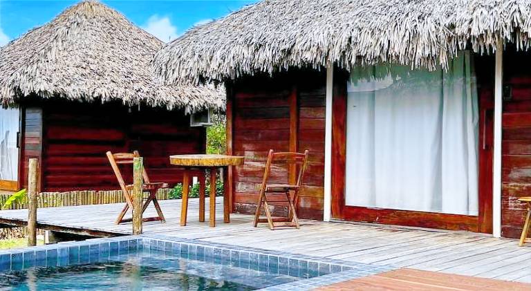 Lodge with garden, pool & patio — photo 2