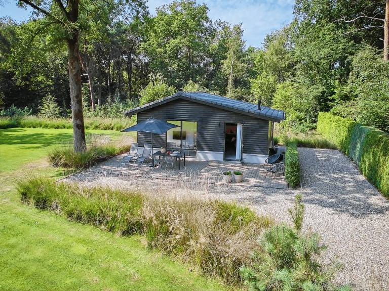 Wunderschönes Waldhaus mit großem Garten