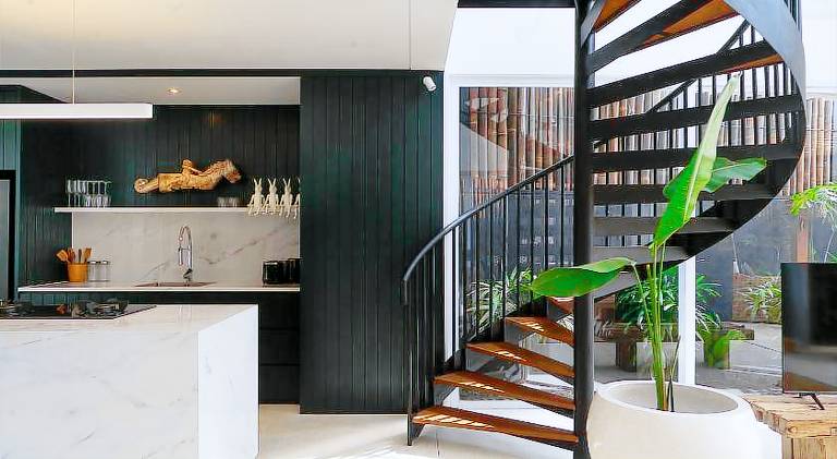 Villa with pool — photo 4