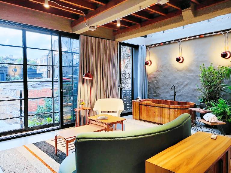 6BR Designer Retreat with Jacuzzi near Provenza