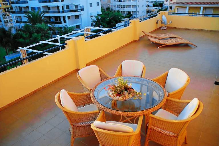 Rental apartment with garden, terrace & pool | Mountain view — photo 3
