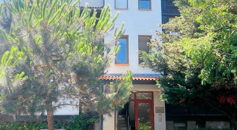Apartment with jacuzzi & pool — photo 4