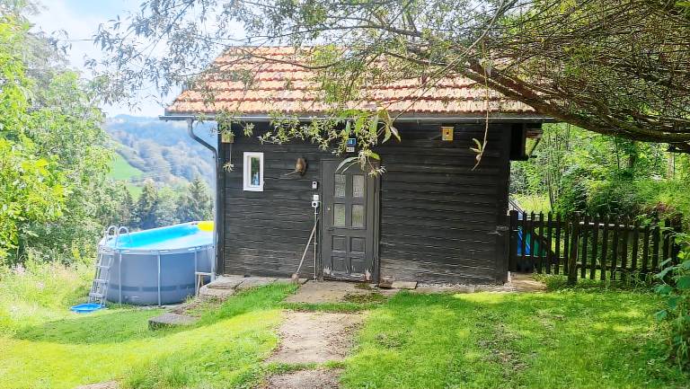 Idyllisches Häuschen im Grünen