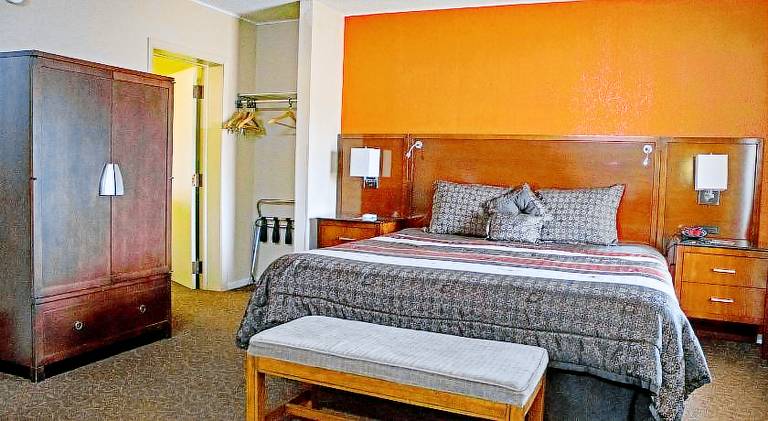America's Best Inn and Suites Emporia — photo 2
