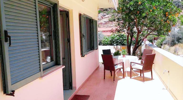 House with patio, BBQ & yard — photo 2