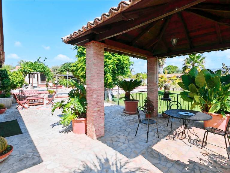 Fully equipped vacation home with patio, private pool & grill | Nature view | Pets allowed — photo 5
