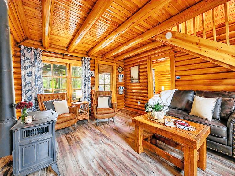 Cozy Log Cabin with Private Hot Tub — photo 5