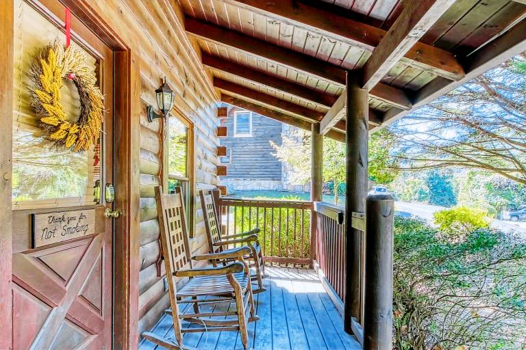 Family-oriented cabin with private pool & terrace | Pets allowed — photo 4