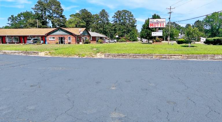 Queen Elizabeth Motel — photo 4