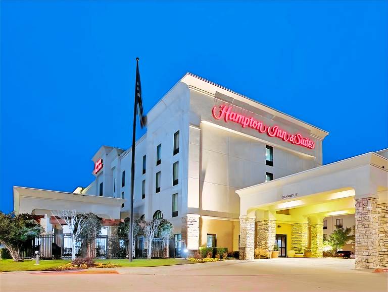 Hampton Inn & Suites Dallas-DFW ARPT W-SH 183 Hurst in Bedford, TX