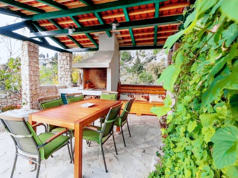 Vacation home with terrace, jacuzzi & BBQ — photo 4