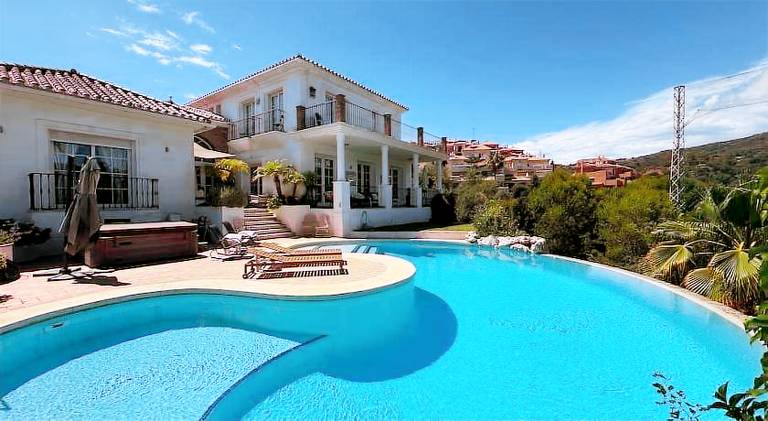 Fully equipped spacious villa with private pool, terrace & barbeque | Pets are welcome in Marbella