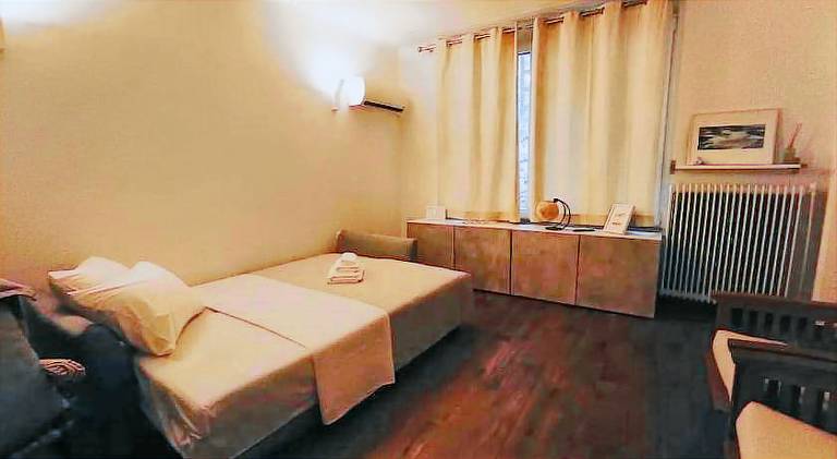 Cozy Garden House in the center of Glyfada — photo 2