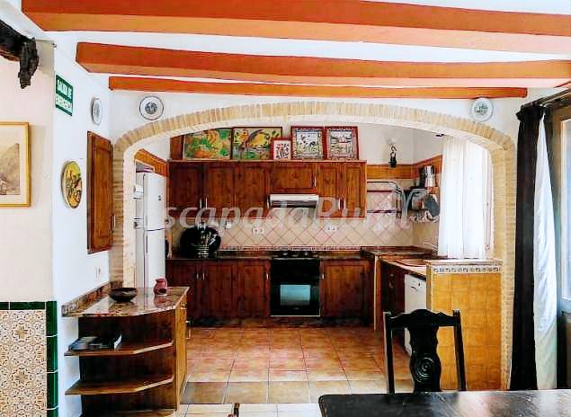 Child-friendly pleasant cottage with garden, terrace & grill | City view | Pets allowed — photo 2