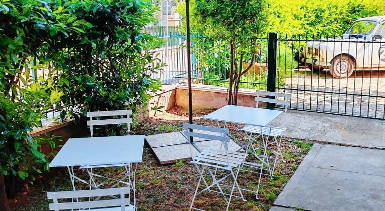 Apartment with garden — photo 4