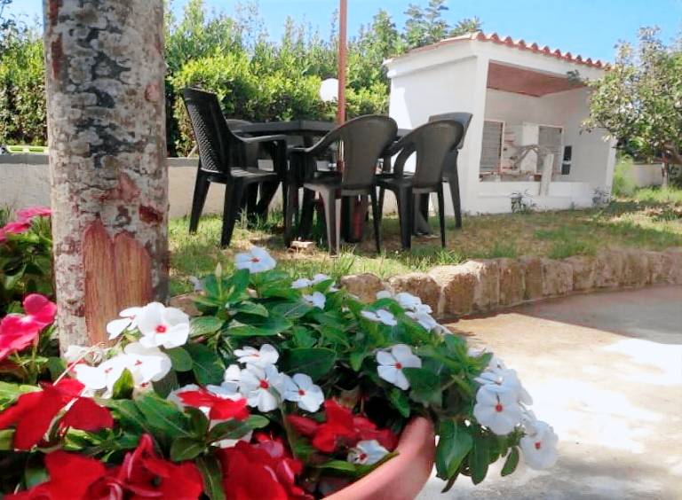 Holiday apartment with garden — photo 3