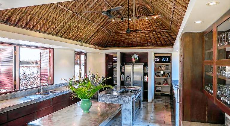 Villa with pool & jacuzzi — photo 5