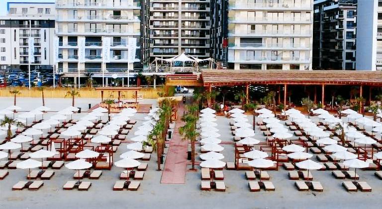Rental apartment with pool in Constanta