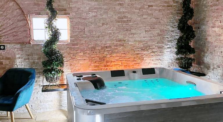 Rental apartment with jacuzzi | Pet-friendly — photo 4