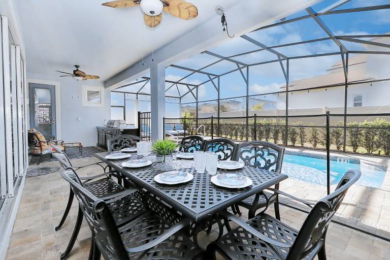 Vacation home with private pool, barbeque & hot tub | Water view | Perfect for remote work — photo 3