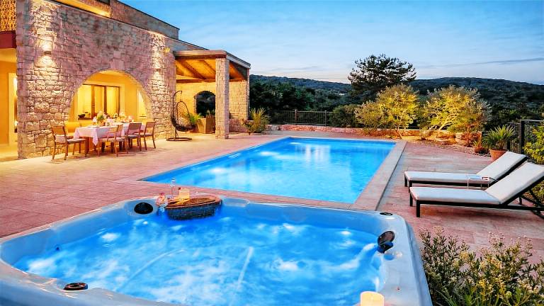 Ferienhaus in Vrbnik für max. 10 Personen Ferienhaus in Vrbnik für max. 10 Personen