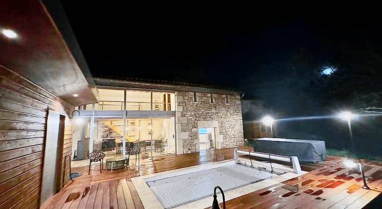 Villa with pool — photo 5