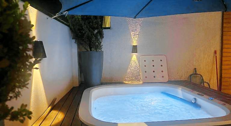 Charming vacation home with hot tub | Beach nearby | Pets allowed — photo 3