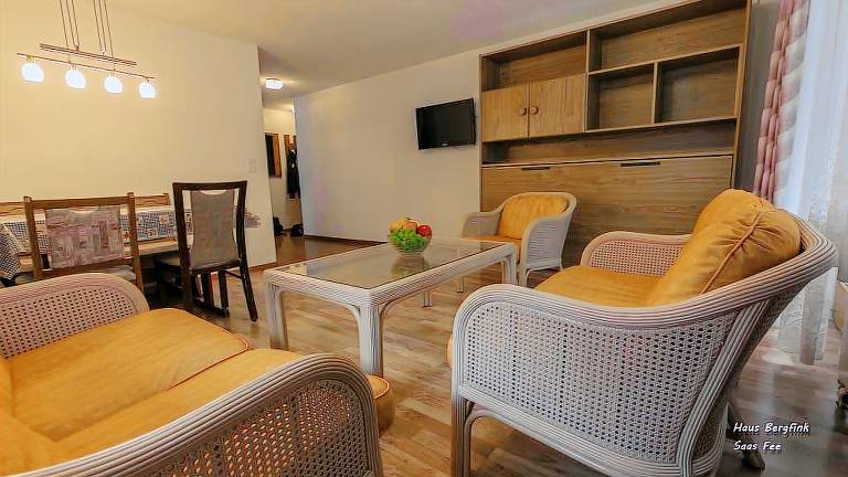 Rental apartment with patio — photo 3