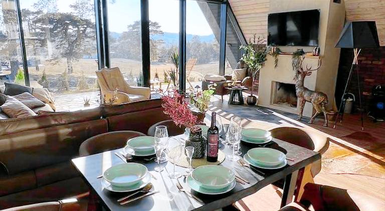 Spacious house with hot tub, garden & patio | Suitable for remote work | Pets allowed — photo 3
