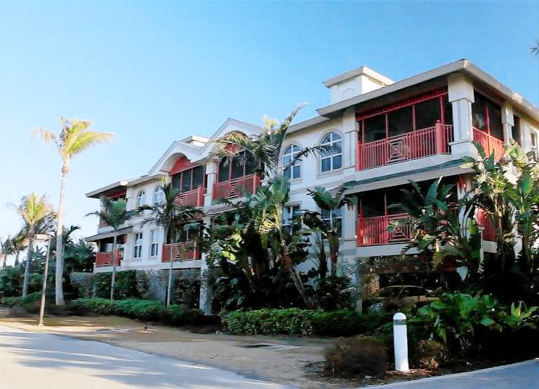 Resort  Sint James City