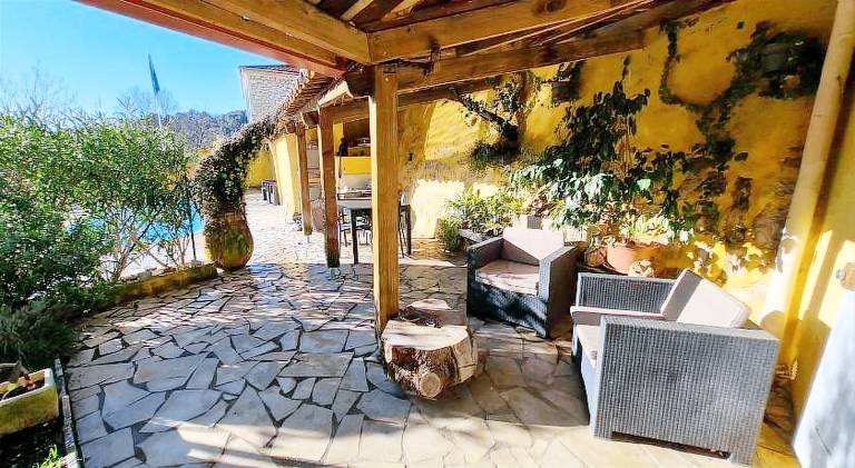 Holiday apartment with private pool, barbecue & patio — photo 5