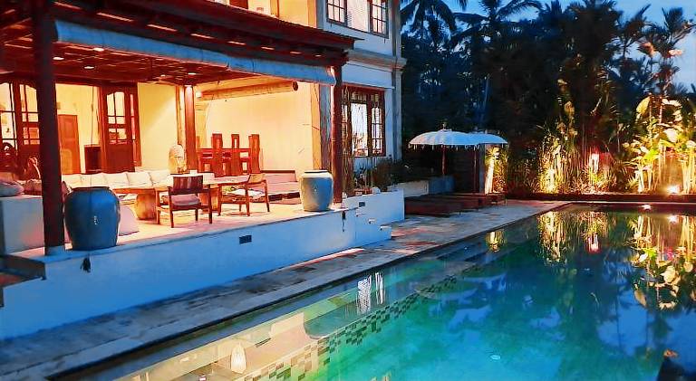 Villa with pool — photo 2