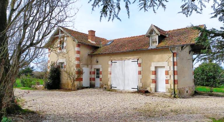 PETIT SAINT HUBERT 1 a 4 PERSONNES in Chateauroux