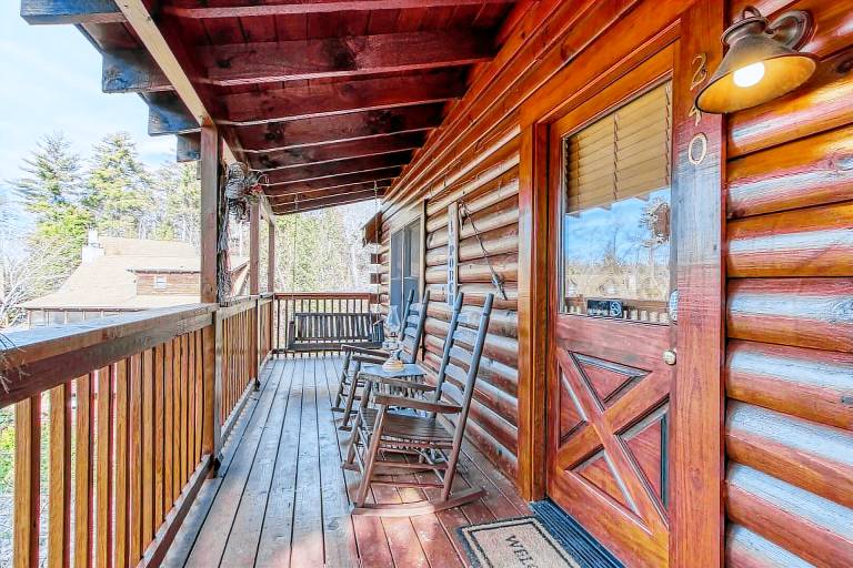 Cabin with private pool — photo 2